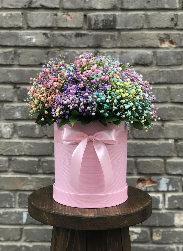 Цветочная композиция из Гипсофила и Розы в шляпной коробке в Грицовский