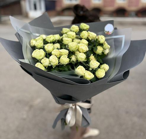 Букет Белые кустовые розы Солинеро в Грицовский