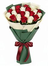 Букет Микс из красных и белых роз в Грицовский