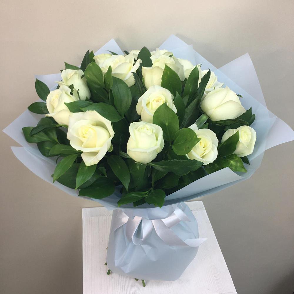 Букет 15 Белых роз Проуд в Грицовский
