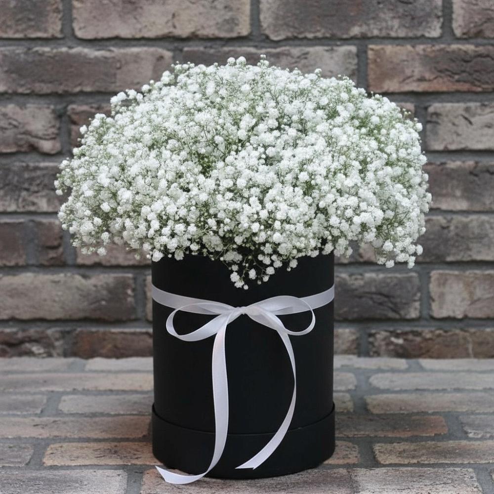 Цветочная композиция из Гипсофила в шляпной коробке в Грицовский