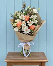 Букет цветов из:  Альстромерии, Лизиантусы, Розы и Хризантемы в Грицовский