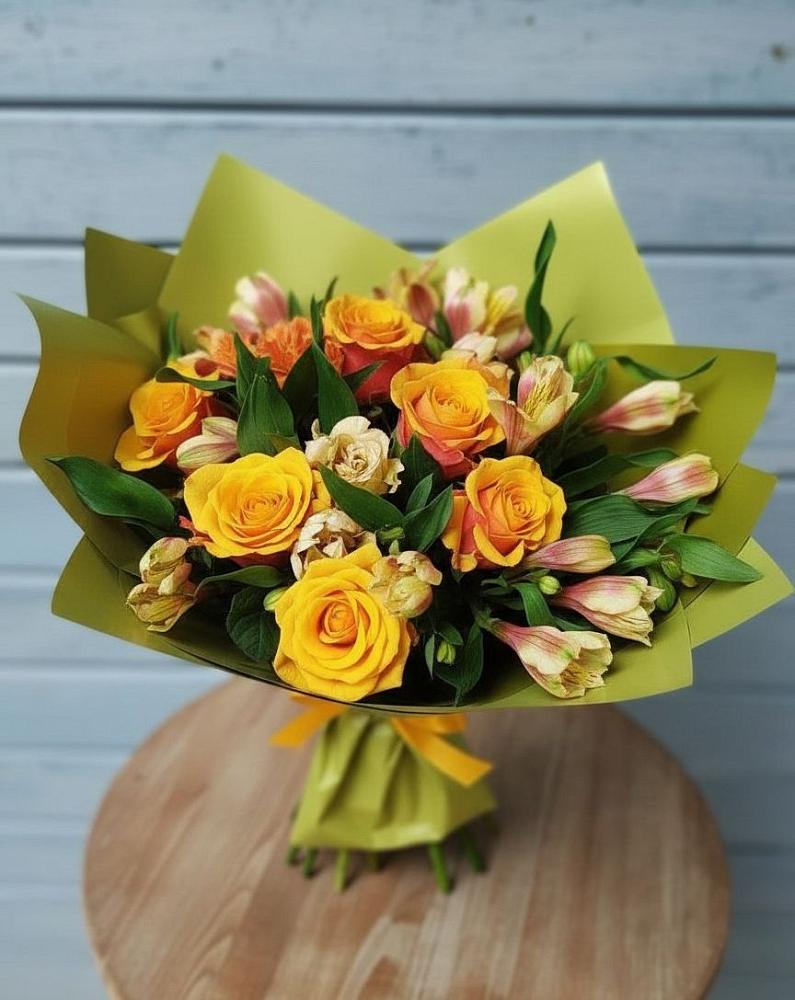 Букет цветов из: Альстромерии и Розы в Грицовский