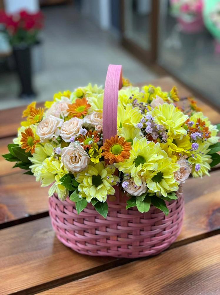 Цветочная композиция из Хризантемы и Розы в корзине в Грицовский