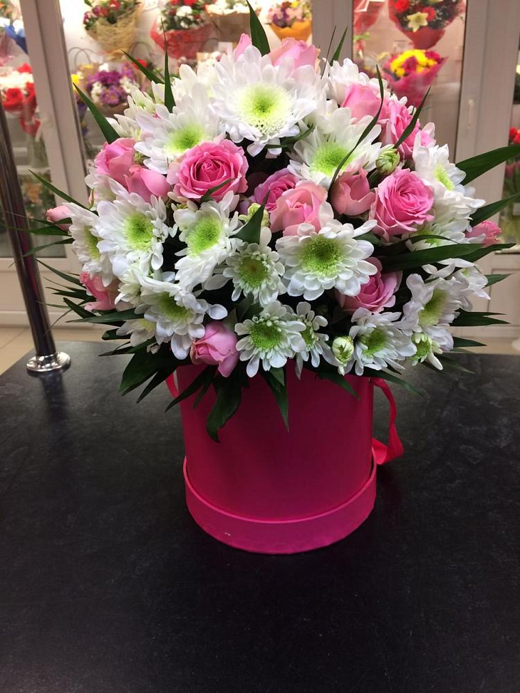 Цветочная композиция из Розы и Хризантемы в шляпной коробке в Грицовский