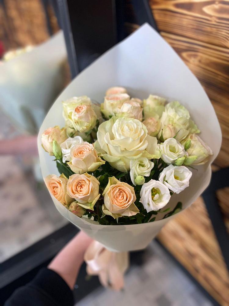 Букет цветов из: Розы и Лизиантусы в Грицовский